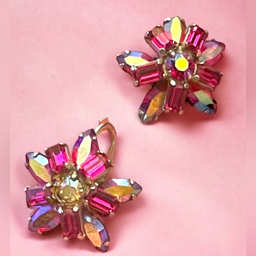Vintage 1950s Pink Fuscia Ab Crystal SHERMAN flower screw back earrings